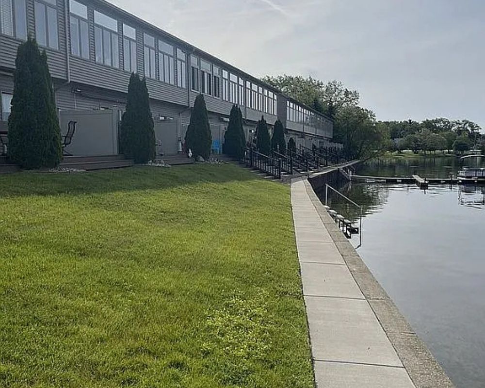 20 Northshore Drive, La Porte, IN 46350